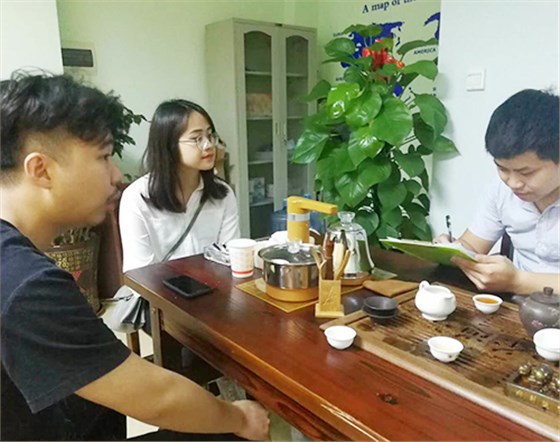 迦密山精英團隊服務(wù)客戶現(xiàn)場